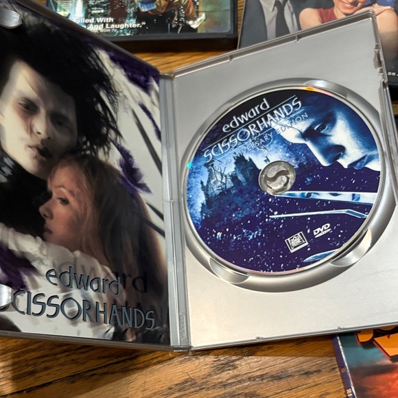 4 DVDs Edward Scissorhands Reality Bites Joe versus the Volcano Adventures in… - Picture 4 of 6